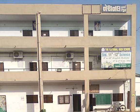 અમદાવાદમાં સેવન્થ-ડે સ્કૂલ જેવી બીજી ઘટના: એક વિદ્યાર્થીને અન્ય વિદ્યાર્થીએ સ્કૂલ બહાર છરીના ઘા ઝીંક્યાં પોલીસ ઘટનાસ્થળે.